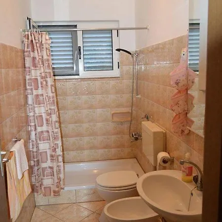 With A Parking Space Kukljica, Ugljan - 8277 Apartman *