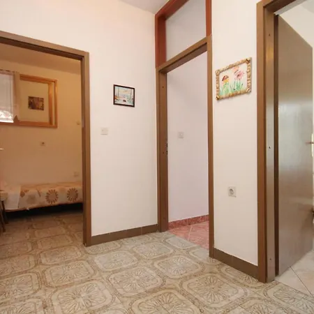With Parking Space Kukljica, Ugljan - 8277 Apartamento Kukljica